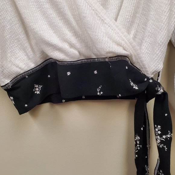 Free People Auxton Thermal Waffle Black White Floral Print Oversized Top XS - Picture 9 of 14